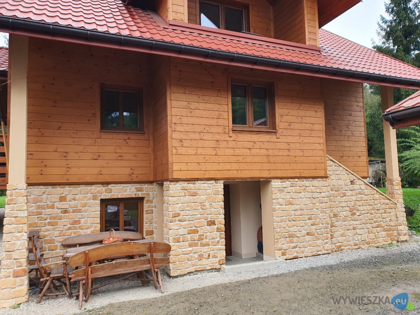 kamień ozdobny na ściany domu z drewna