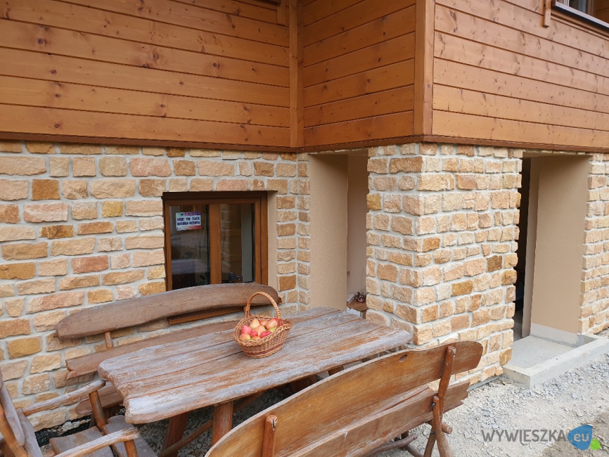 płytki z kamienia naturalnego